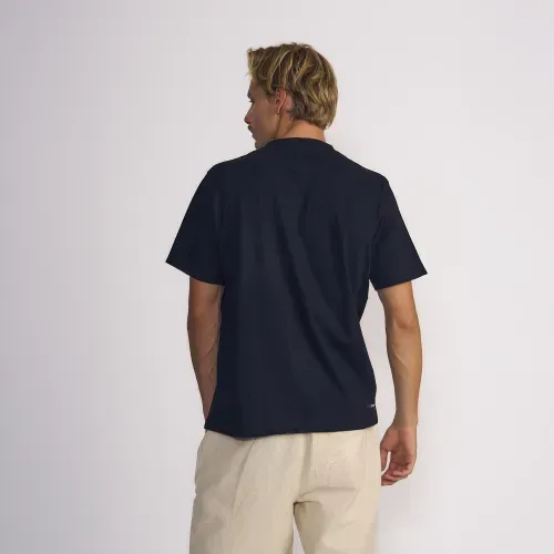 Polera Masculina Manga Corta Basica Con Estampado Logo En El Centro Negro