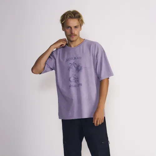 Polera Masculina Manga Corta Lavado Al Tono Con Estampado Frontal