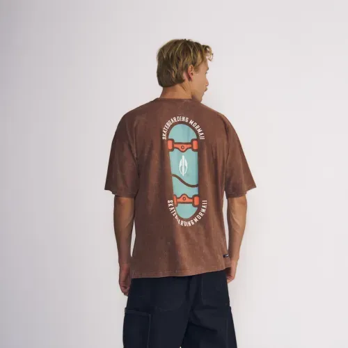 Polera Masculina Manga Corta Lavado Al Tono Con Estampado En Pecho Y Espalda Skate