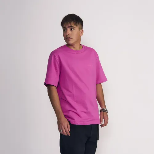 Polera Masculina High Quality Manga Corta Estampado En Pecho Fucsia